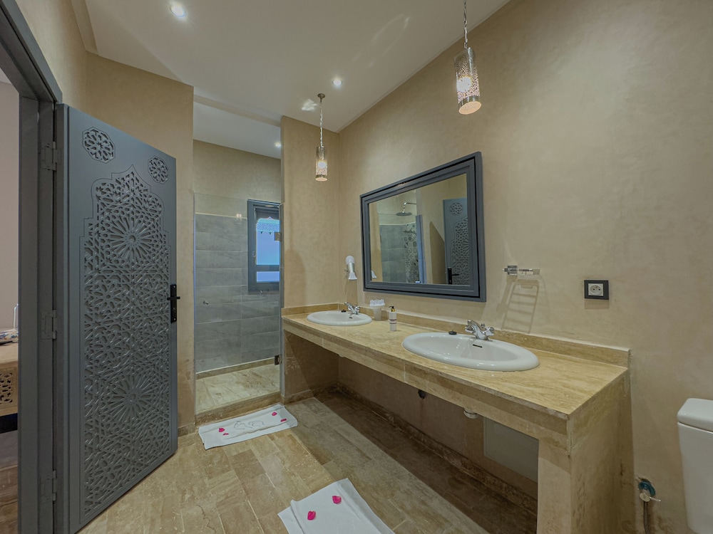 Riad Tonaroz Gold