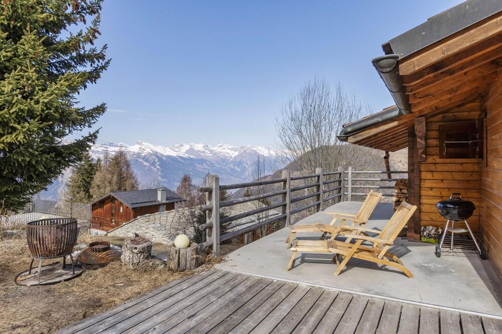 Chalet Capricorne -impeccable Ski in out Chalet With Sauna and Views