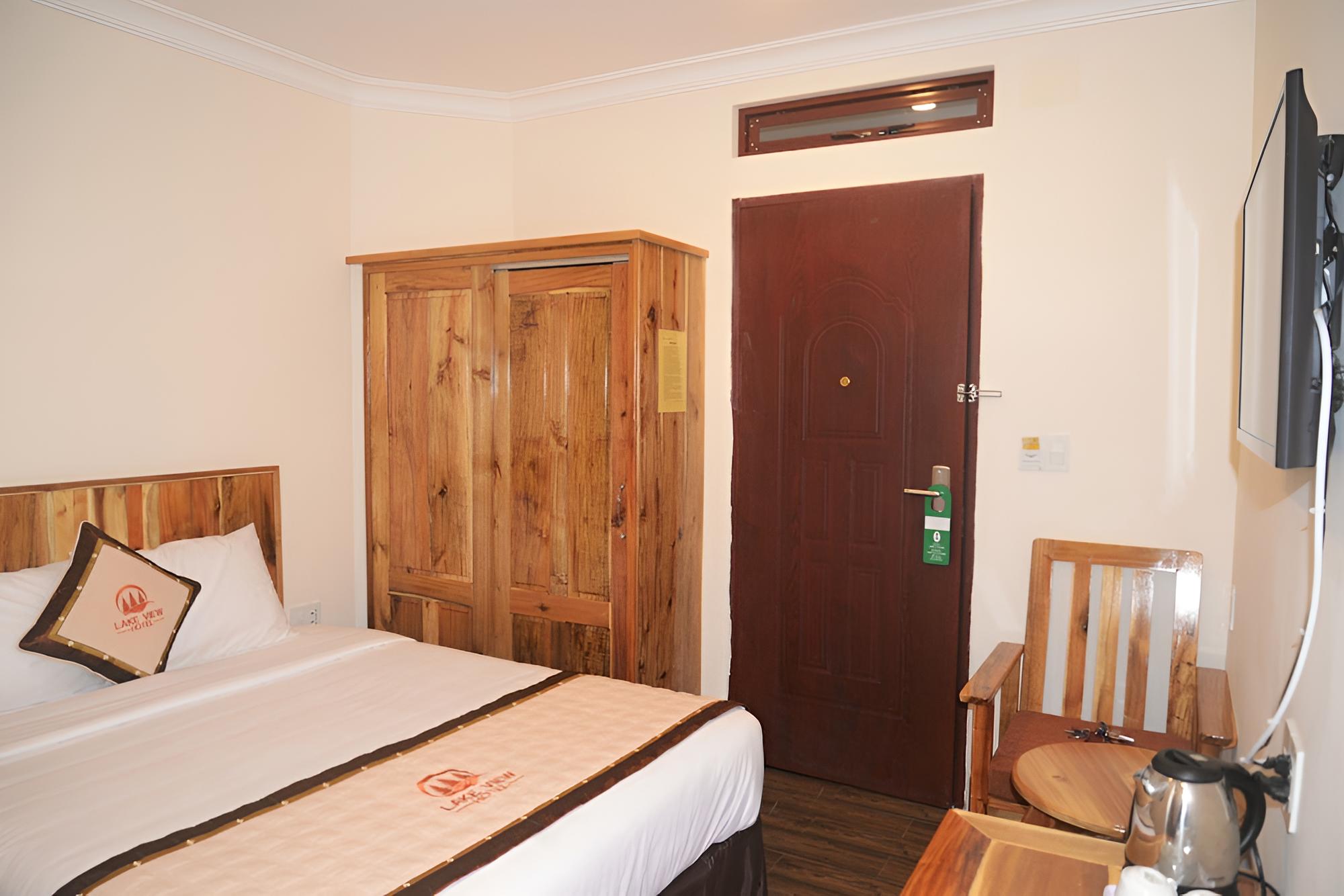 Lake View Hotel