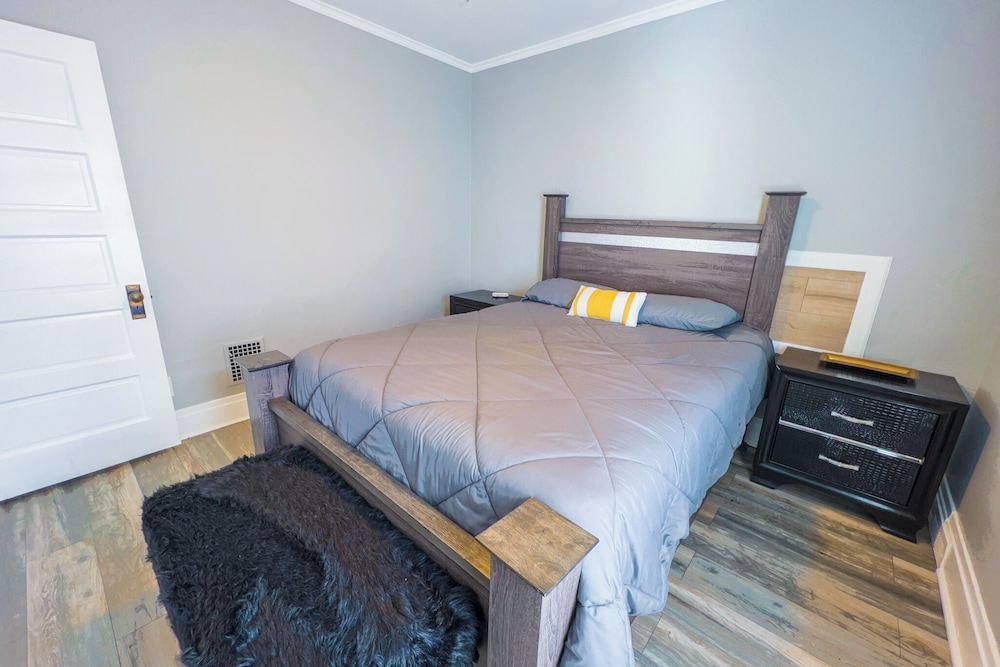 Large 6Br, 2Ba Close To Niagara Falls