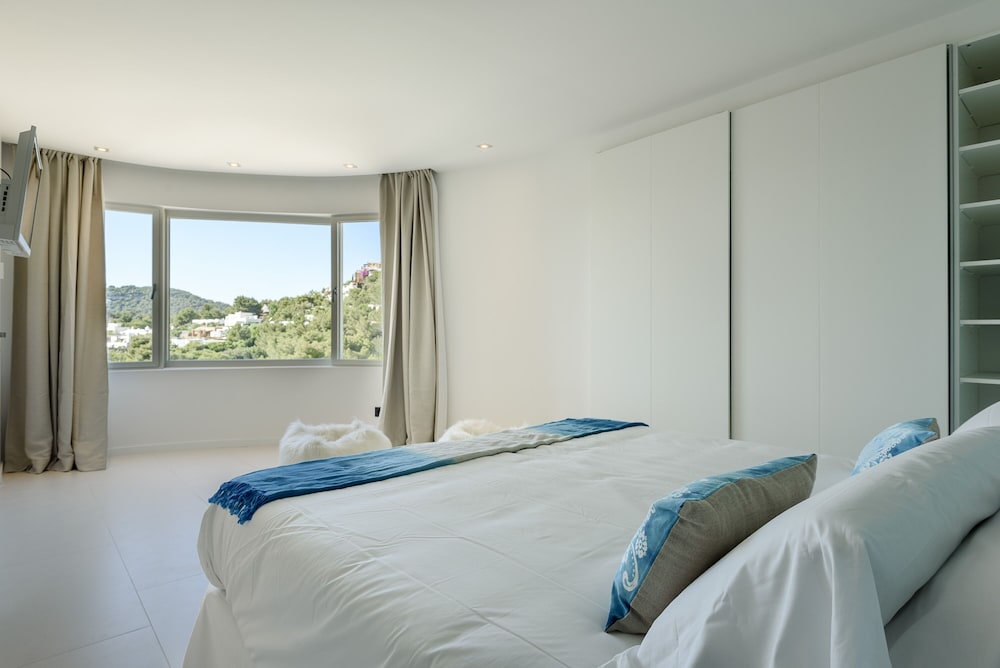 Villa Triple X view 3