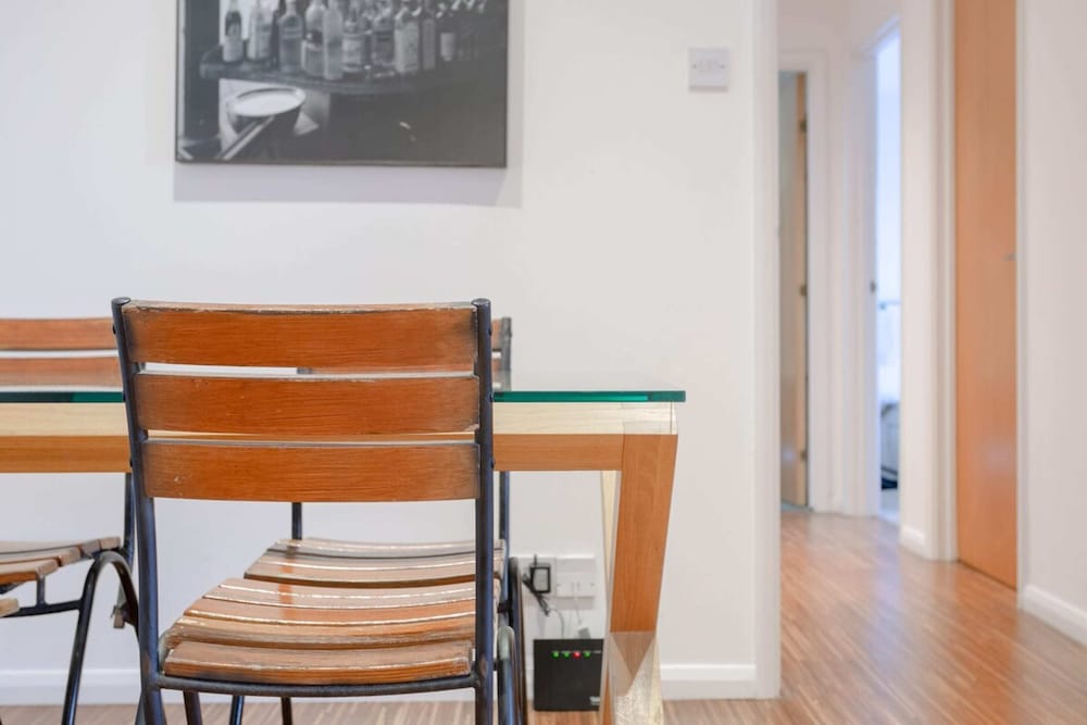 A Spacious 2 Bedroom Apartment In Aldgate East
