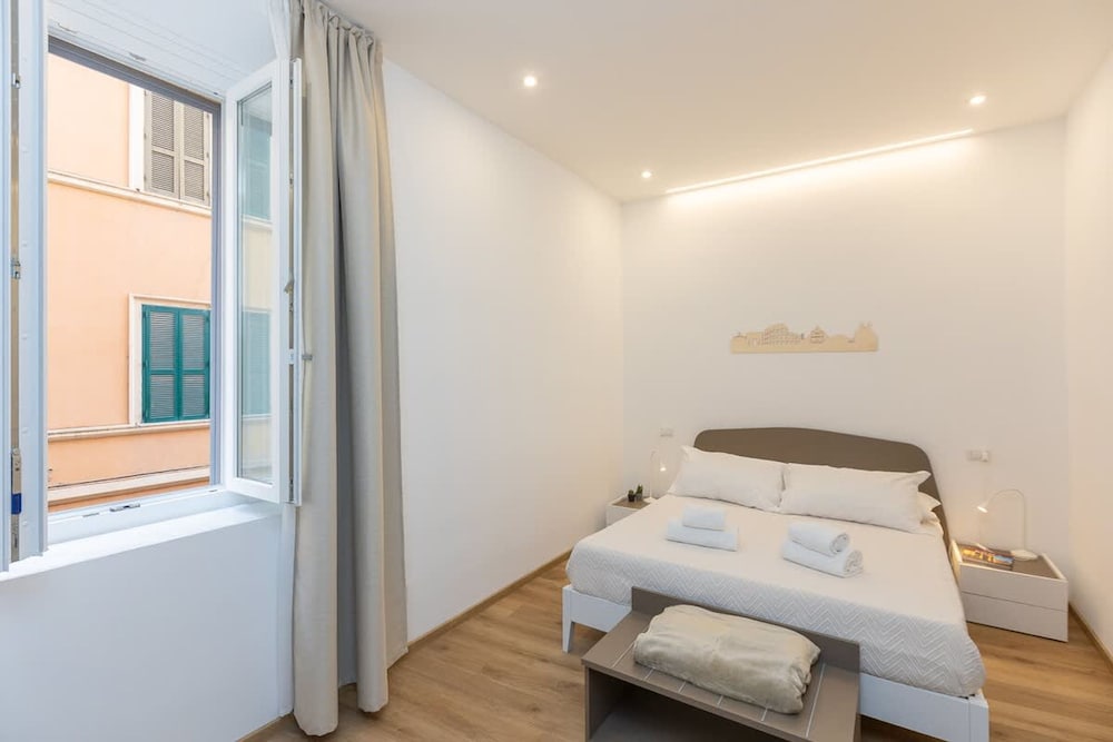Colosseum Holidays - Three-bedroom Apartment