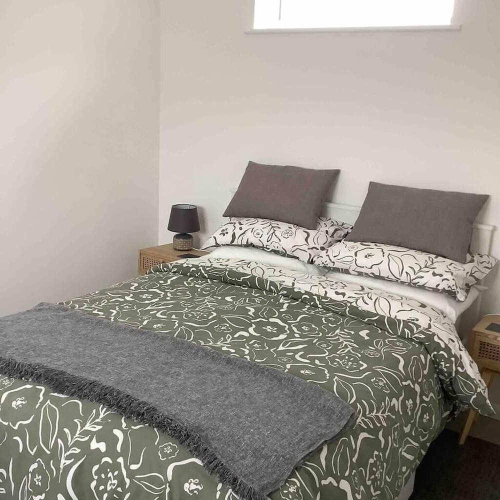 1 Bed Chalet in Bude - Parking & Wifi view 4