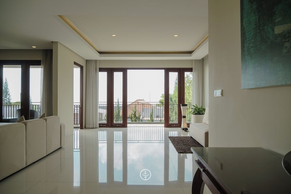 BreezeBlows City View 5BR with Pool + Familly Room