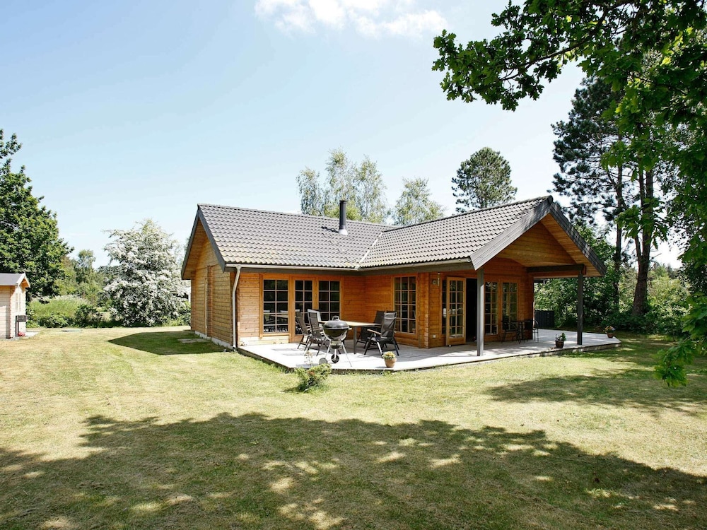 8 Person Holiday Home in Hadsund-by Traum