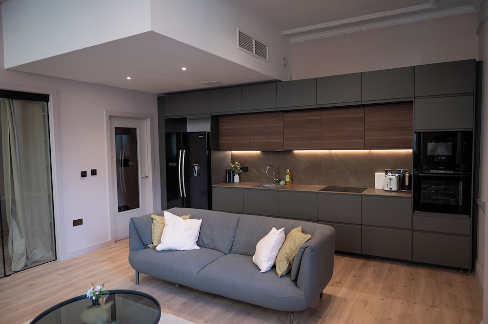 Luxury Stunning 2bed Apt City Centre view 4