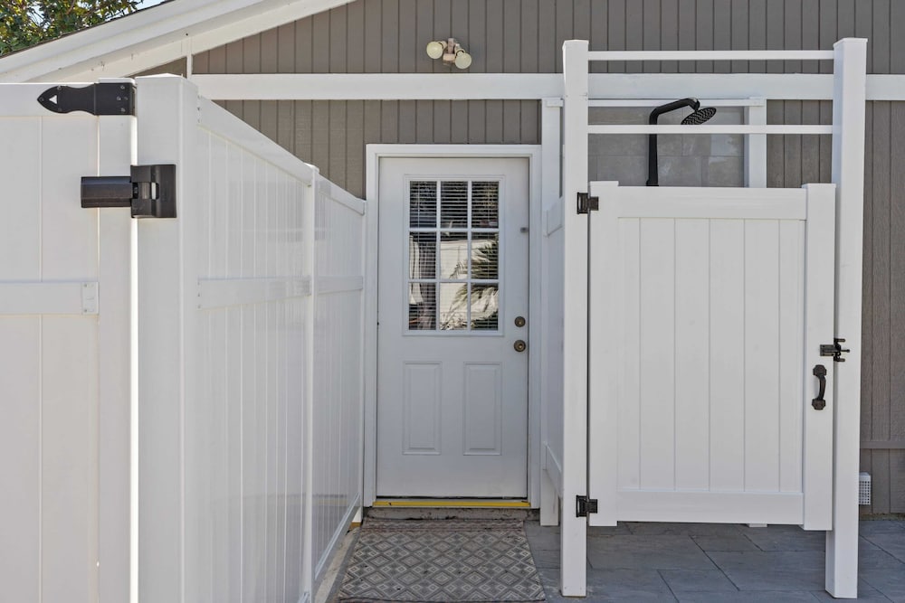 Spacious 3BR w/ Tiki Bar + Shared Pool Walk to Beach, Near 30A & Pier Park