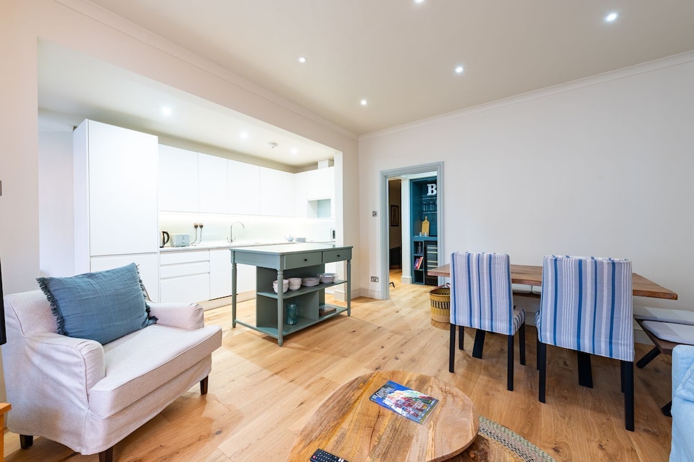 18 Wetherby Place