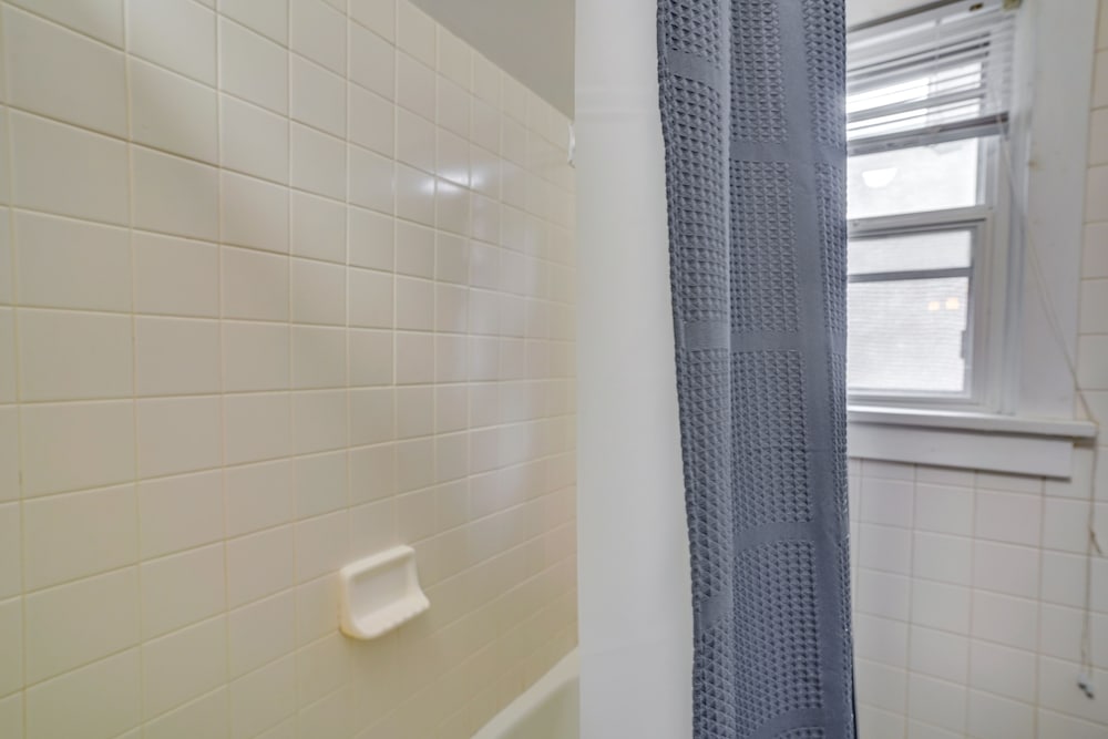 Cozy Minneapolis Apartment, 1 Mi to Downtown!