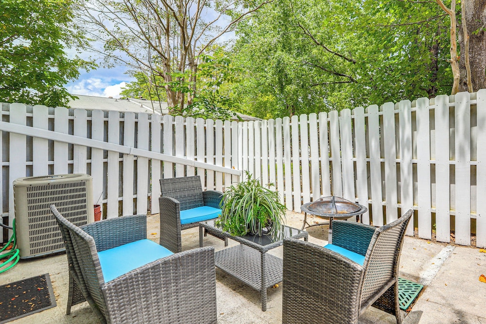 Steps to Park: Dog-friendly Condo in Conyers!