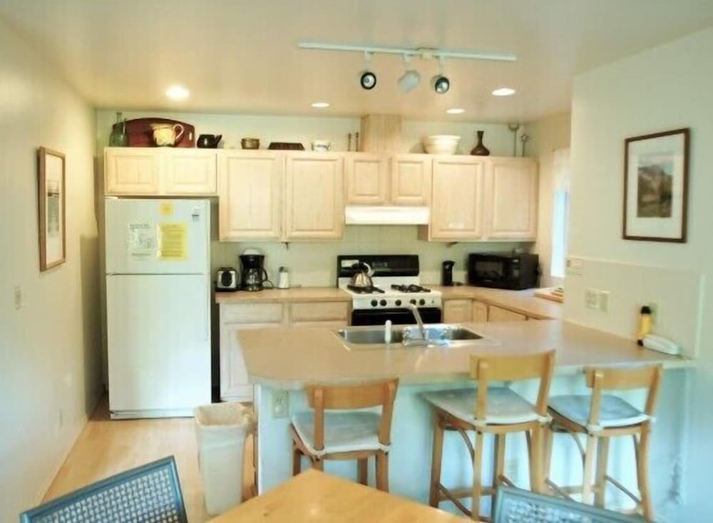 Mt Baker Lodging Cabin 19 Sleeps 10 view 5