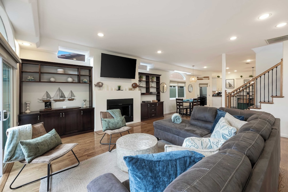 Belmont Shore Retreat Rooftop Lounge, Putting Green & Near 2nd Street Beaches