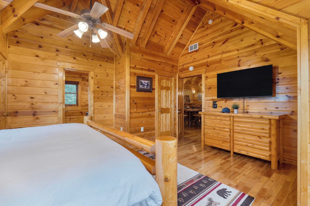 Sleeps 26, 2 Homes Theater Room, Game Room, Hot Tub, Smoky Mountain Views