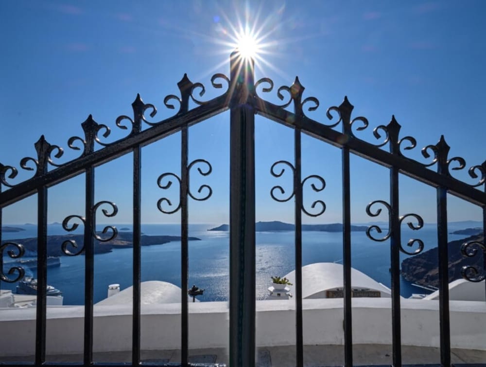 Sunset View Villa Santorini With Outdoor Jacuzzi