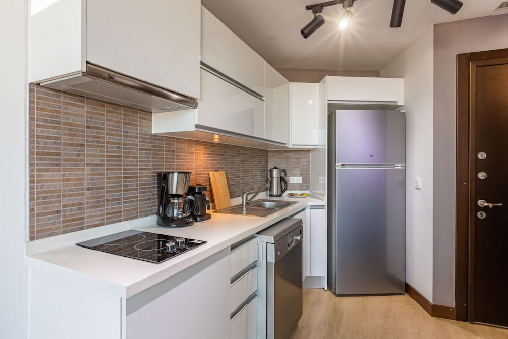Charming Flat With Gorgeous City View in Atasehir