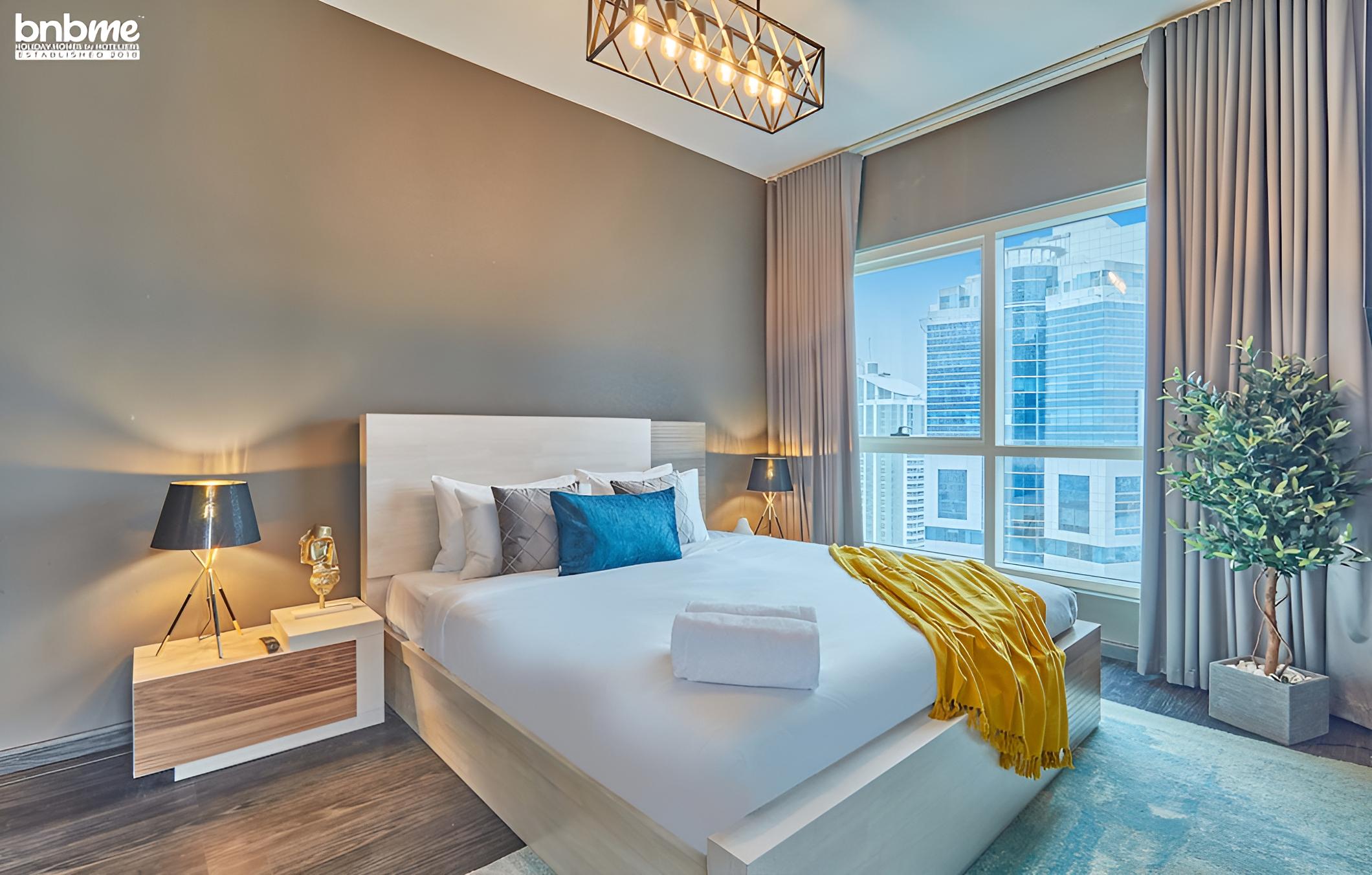 3B Lakepoint Tower 3701 by bnbme homes