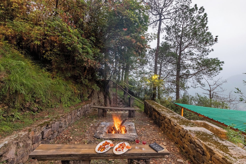 Alaya Stays Suro Woodcrest Chalet