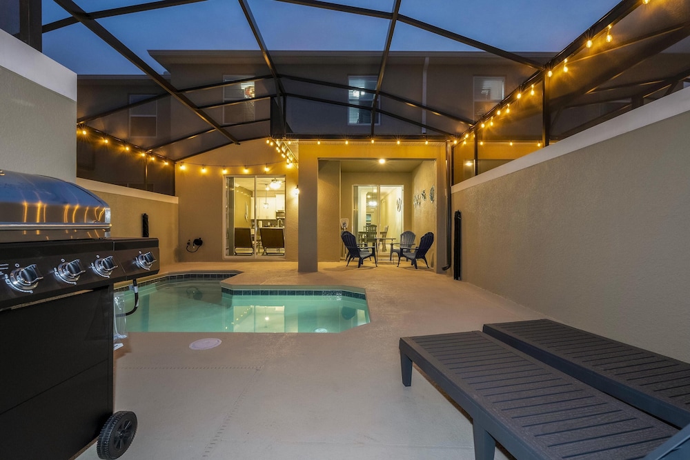 Storey Lake Resort, Private Pool, Near Famous Attractions!!