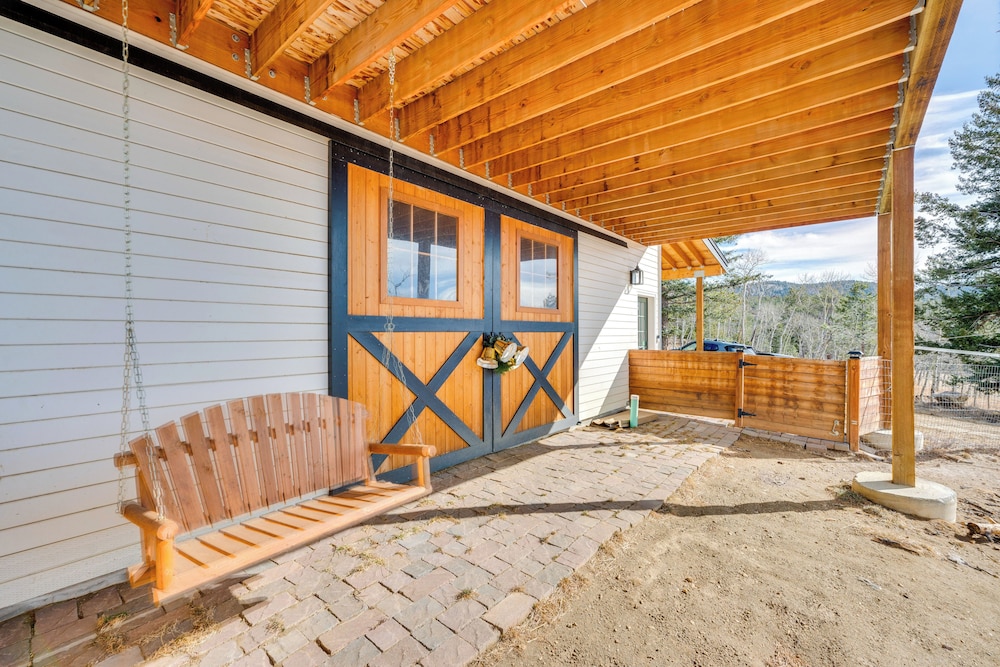 3 Mi to Casinos: Cabin w/ Stables in Black Hawk!