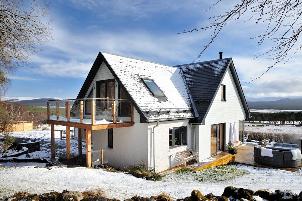 Tom's Lodge