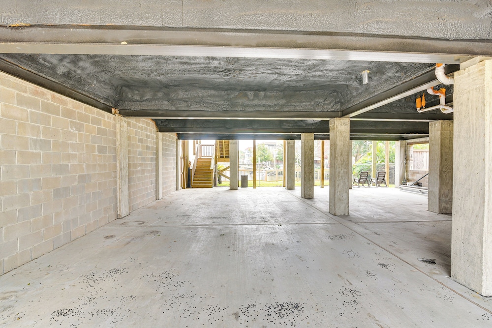 7 Mi to Kemah Boardwalk: Waterfront Houston Condo