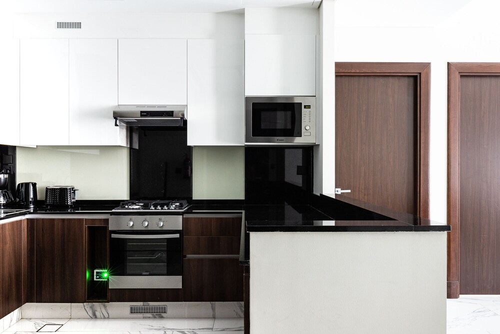 GLOBALSTAY. J One Tower Apartments