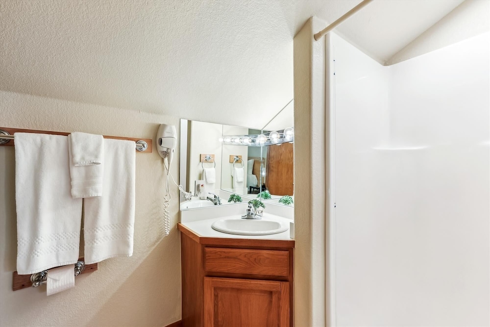 Cedars 24 3 Bedroom Duplex