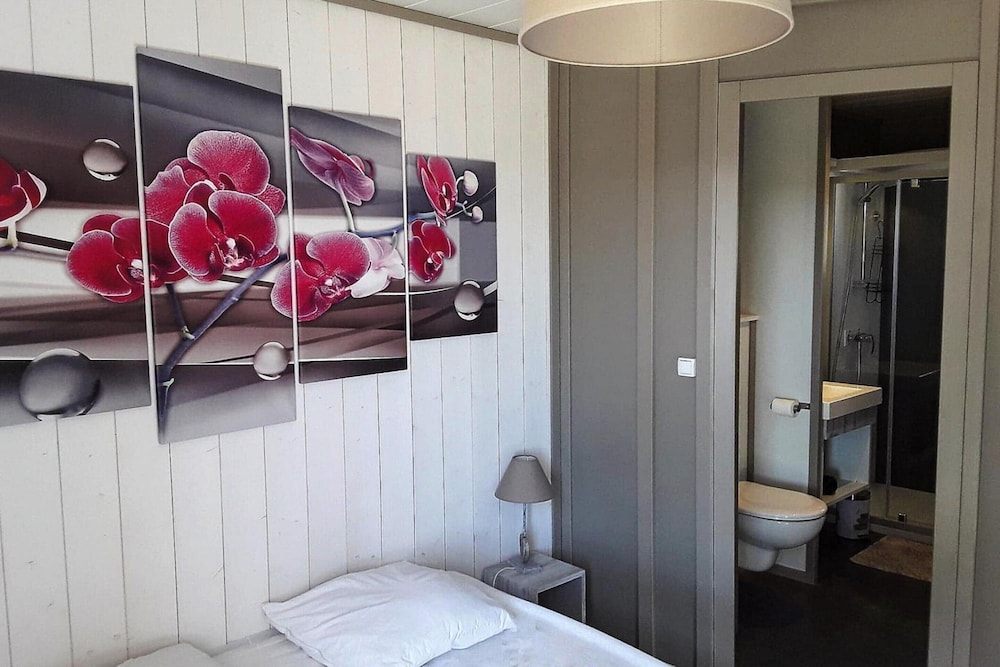 Chalet in Pomerols Near Mediterranean Beaches view 5