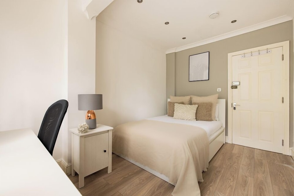 Cosy Double Room in Acton