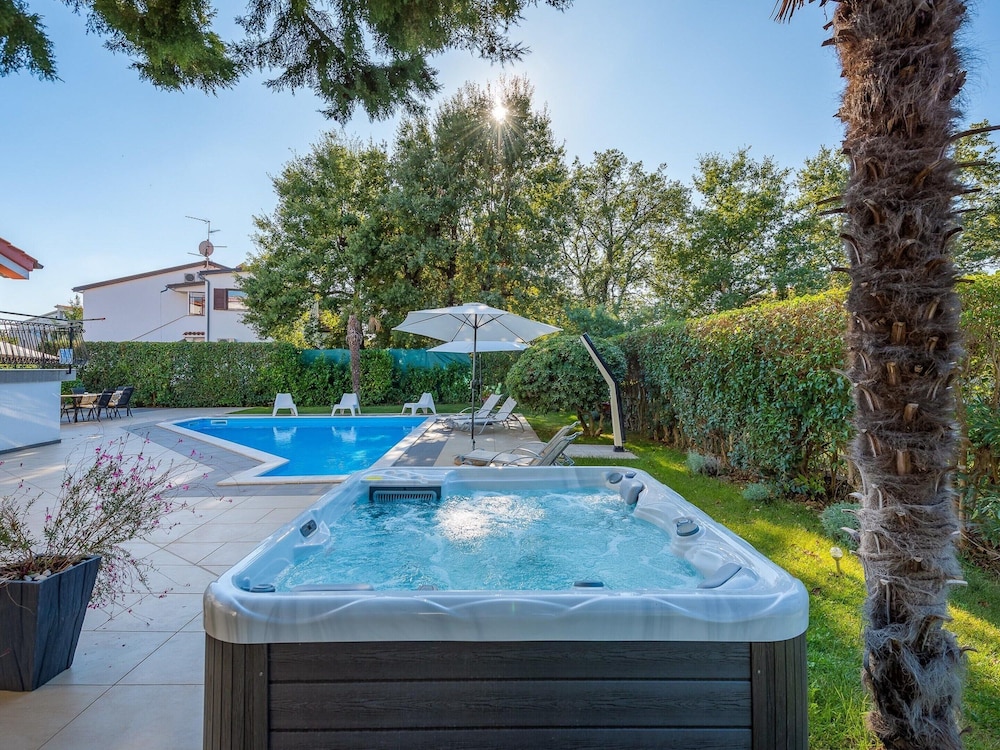 Scenic Villa With Private Garden