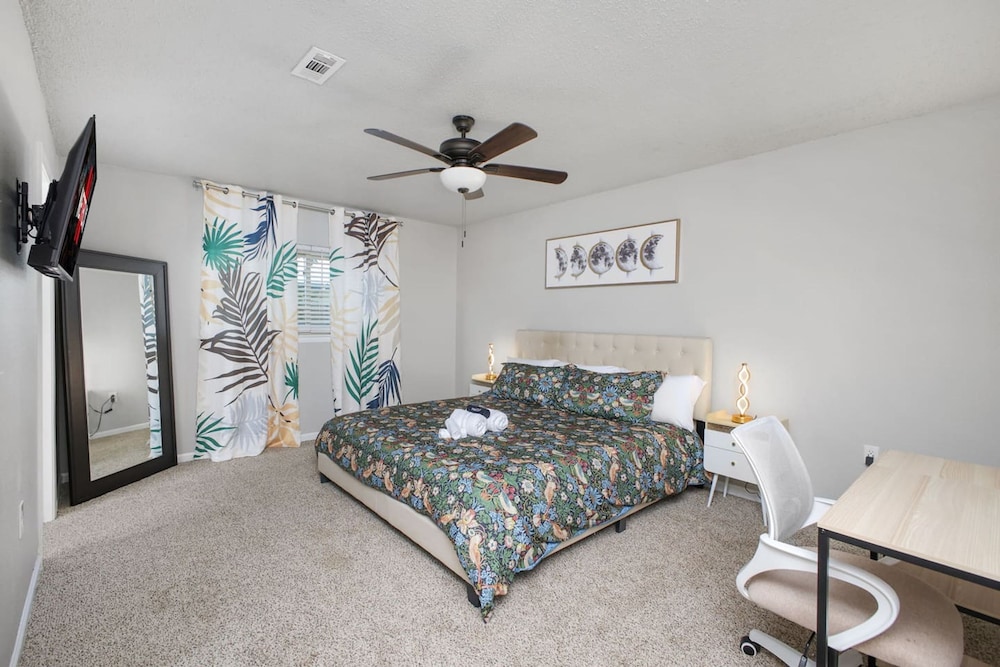 Cozy 3BR Home Family-friendly Near Attractions