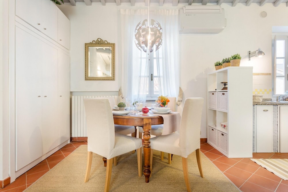 Casa Santa Zita in Lucca view 5