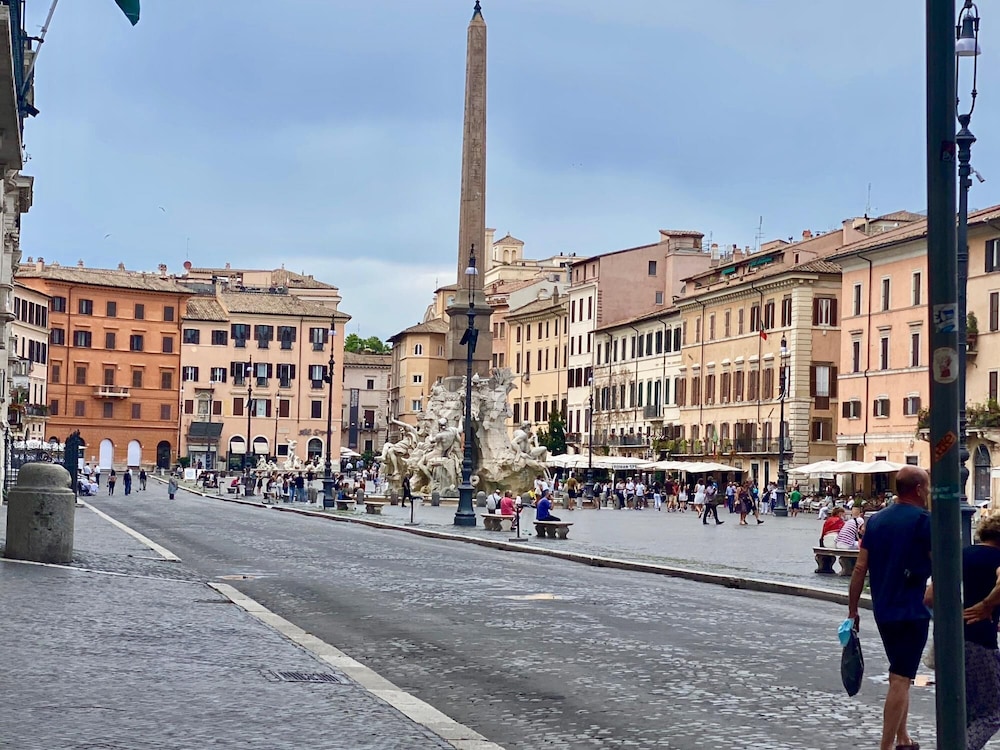A Prince in Rome Elegant Navona Terrace Apartment