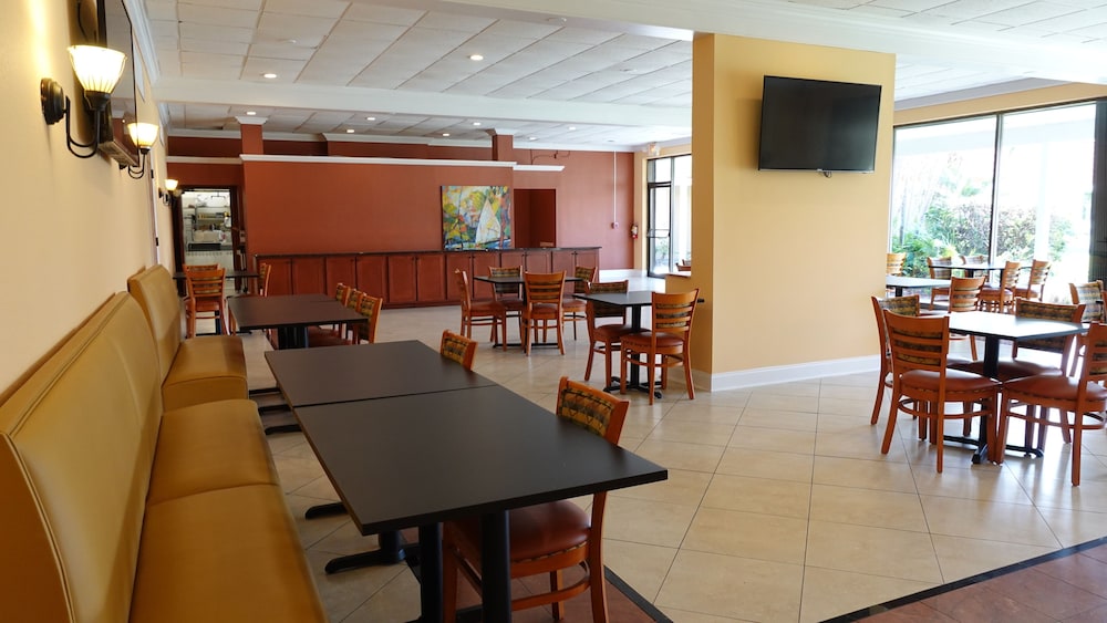 Vero Beach Vacations - Vero Beach Inn  Suites I-95 - Property Image 9