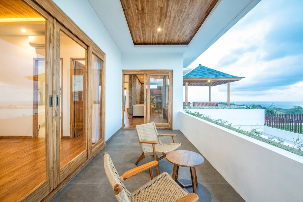 Breeze Opulent 6 BR in With Ocean View 5 Mins to Savaya