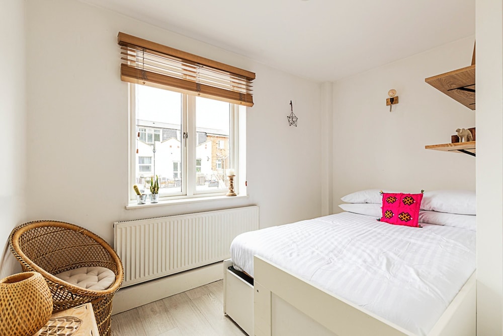 Tranquil 2 Bedroom Apartment in East London