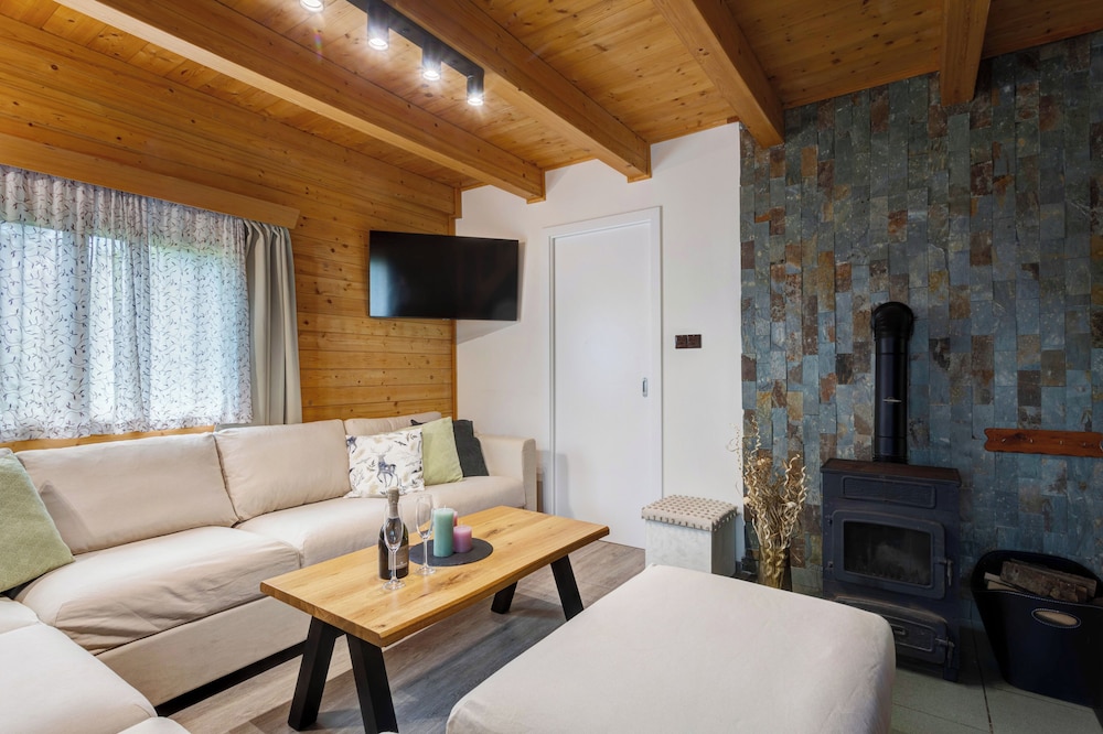 Cottage with pool playground and privacy