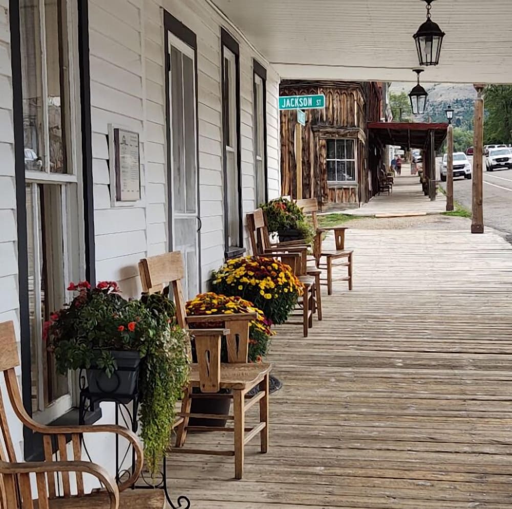 Fairweather Inn and Nevada City Cabins