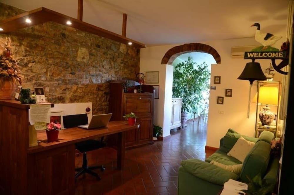 Lobby & Reception