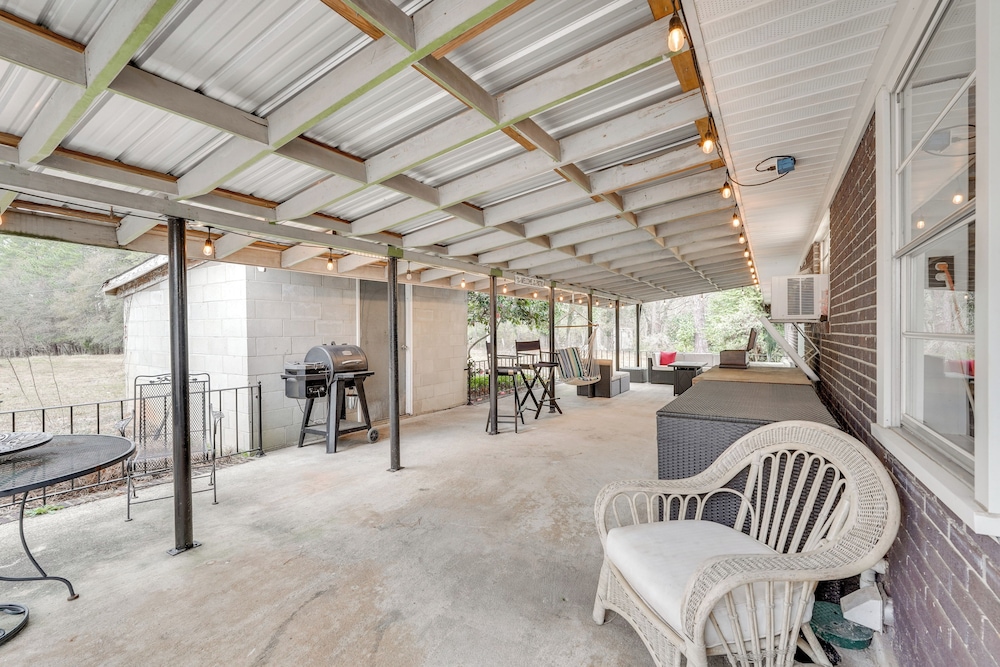 4 Mi to Uptown! Quiet Greenwood Stay w/ Patio