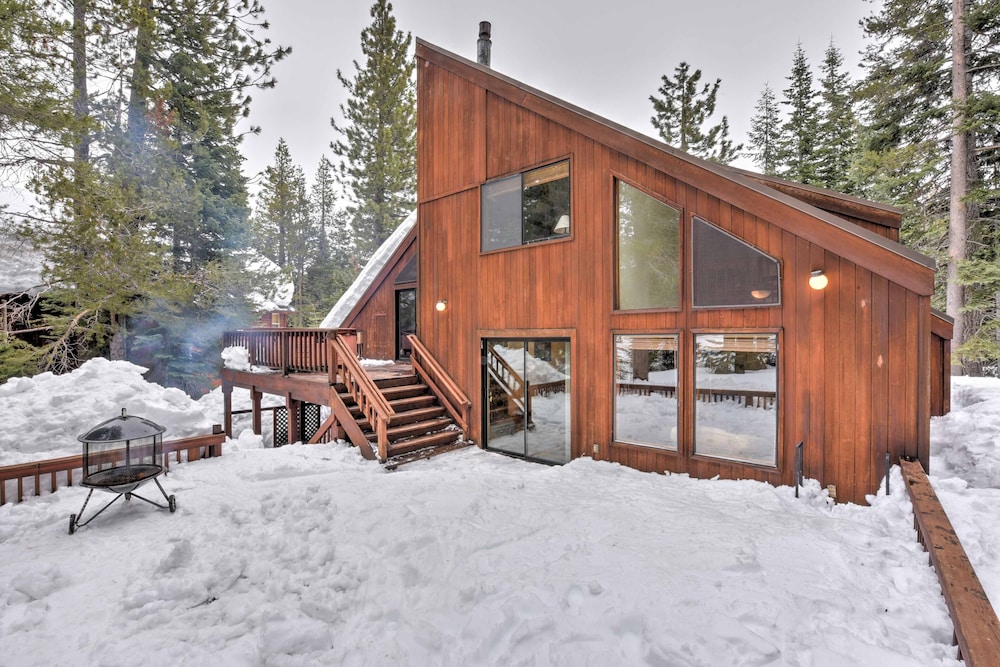 Hot Tub & Deck: Truckee Golf Course Home