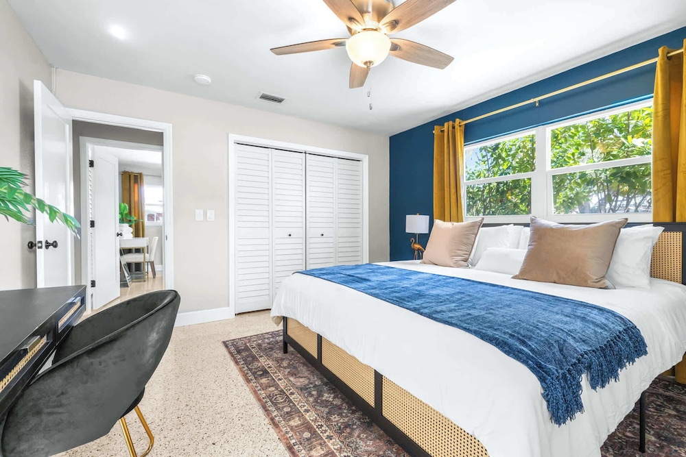 Bay Crest House Stay for 10!