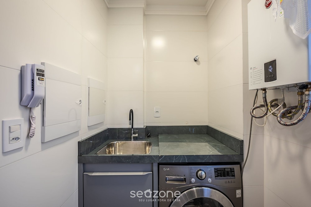 Apt w/ Barbecue Grill 850 m From the Beach Sem0302