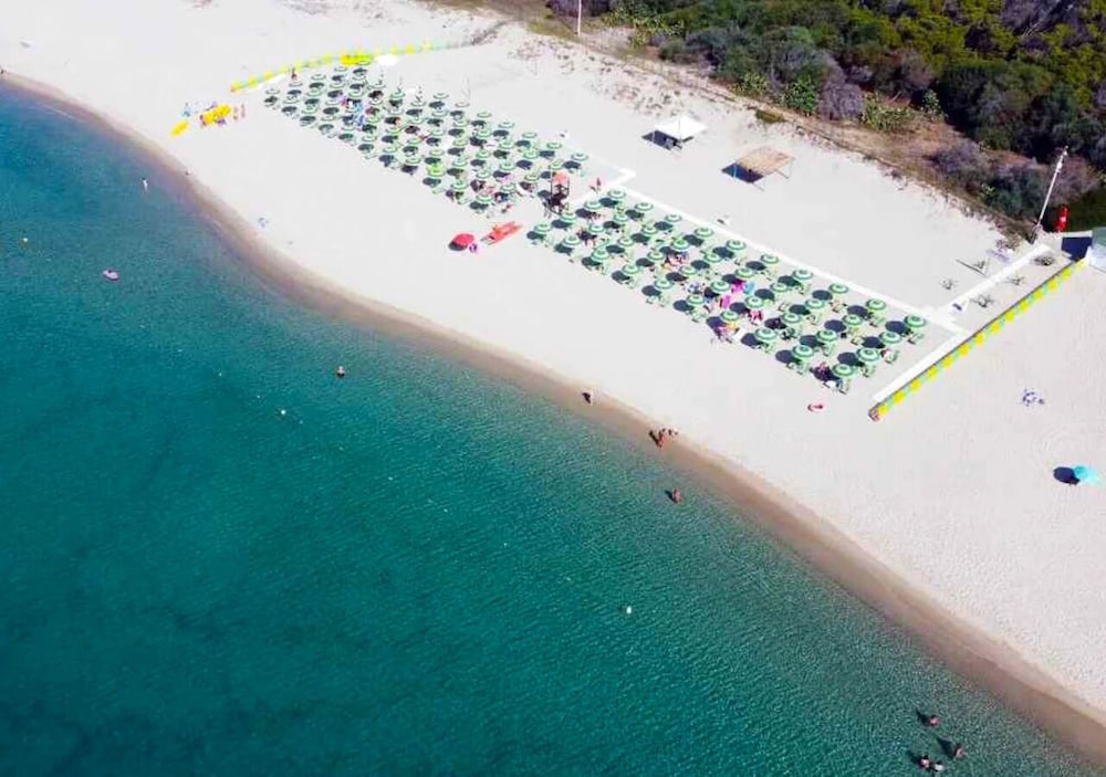 Madama club village