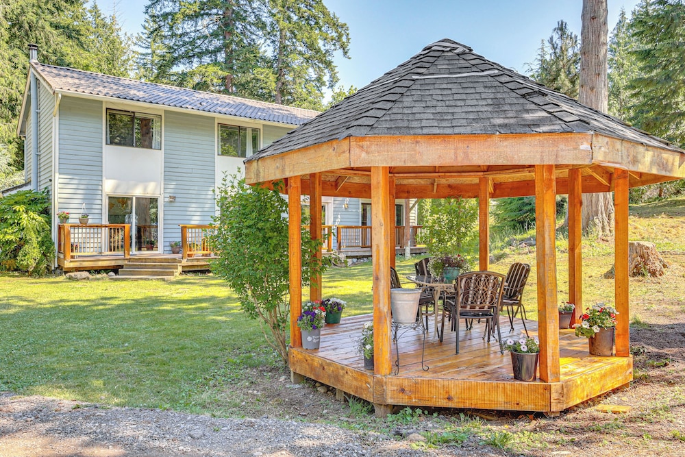 Home on > 1 Acre of Woods in Seattle Suburbs!