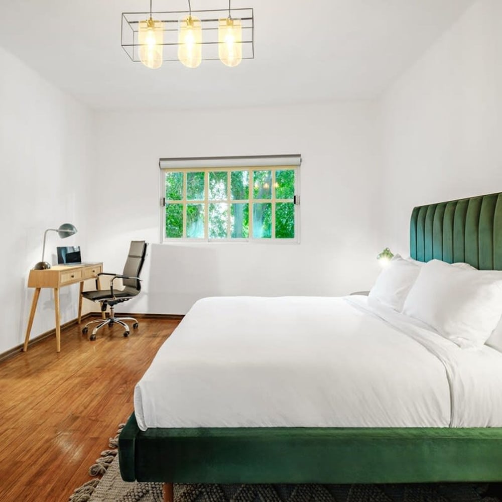 Art Deco Style Condo 2min Walk to Lincoln Park