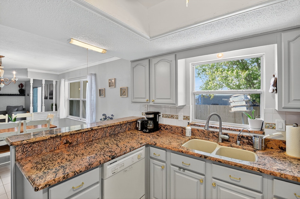 Chelsea Way Getaway Bright 4br Family Retreat 4 Bedroom Home