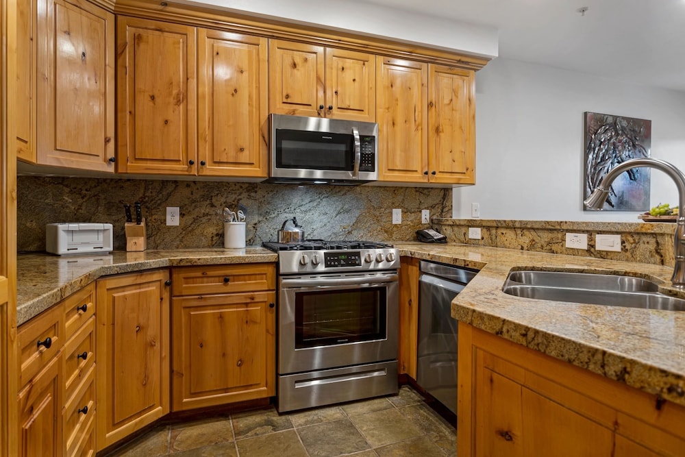 Trail's End Lodge at Deer Valley Resort - One Bedroom Residence with Spa #104 1 Condo