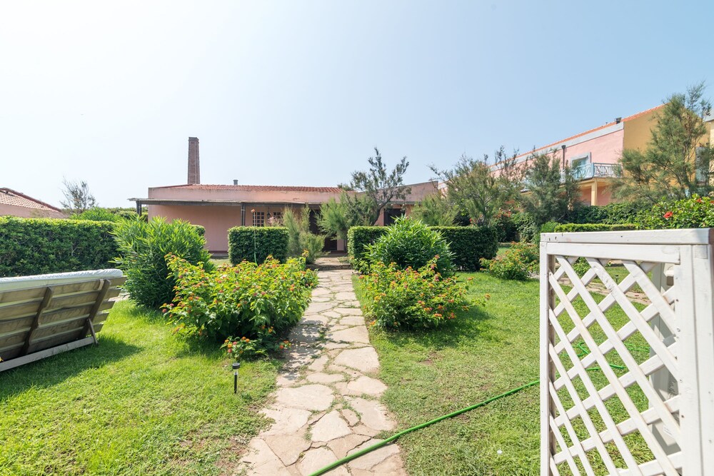 Dimora Ibiscus 50mt From Beach photo 4